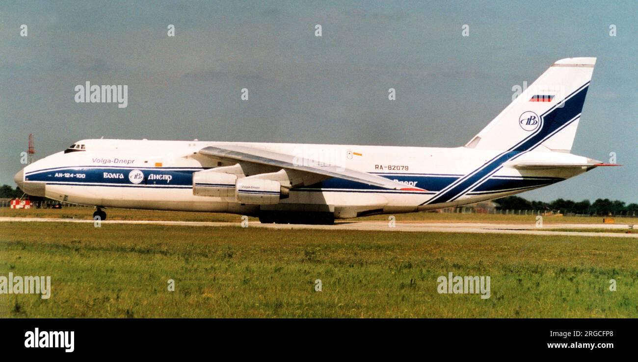 Antonov an-124-100 RA-82079 (msn 9773052062157) von Volga Dnepr Airlines. Stockfoto