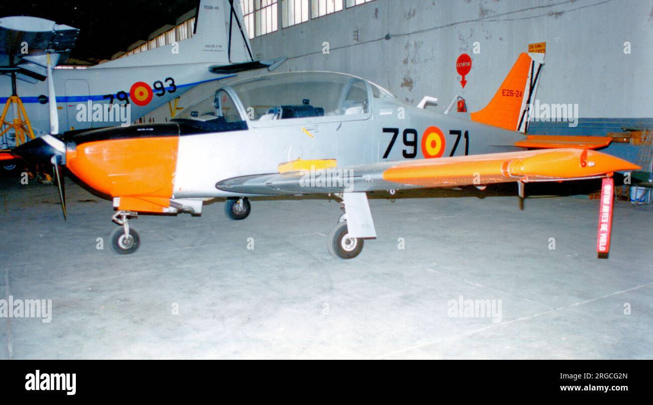 Fuerza Aerea Espanola - Enaer T-35C Pillan E.26-24 - 79-71 (msn 143), von Ala 79 - Esc 791. (Fuerza Aerea Espanola - Spanische Luftwaffe). Stockfoto
