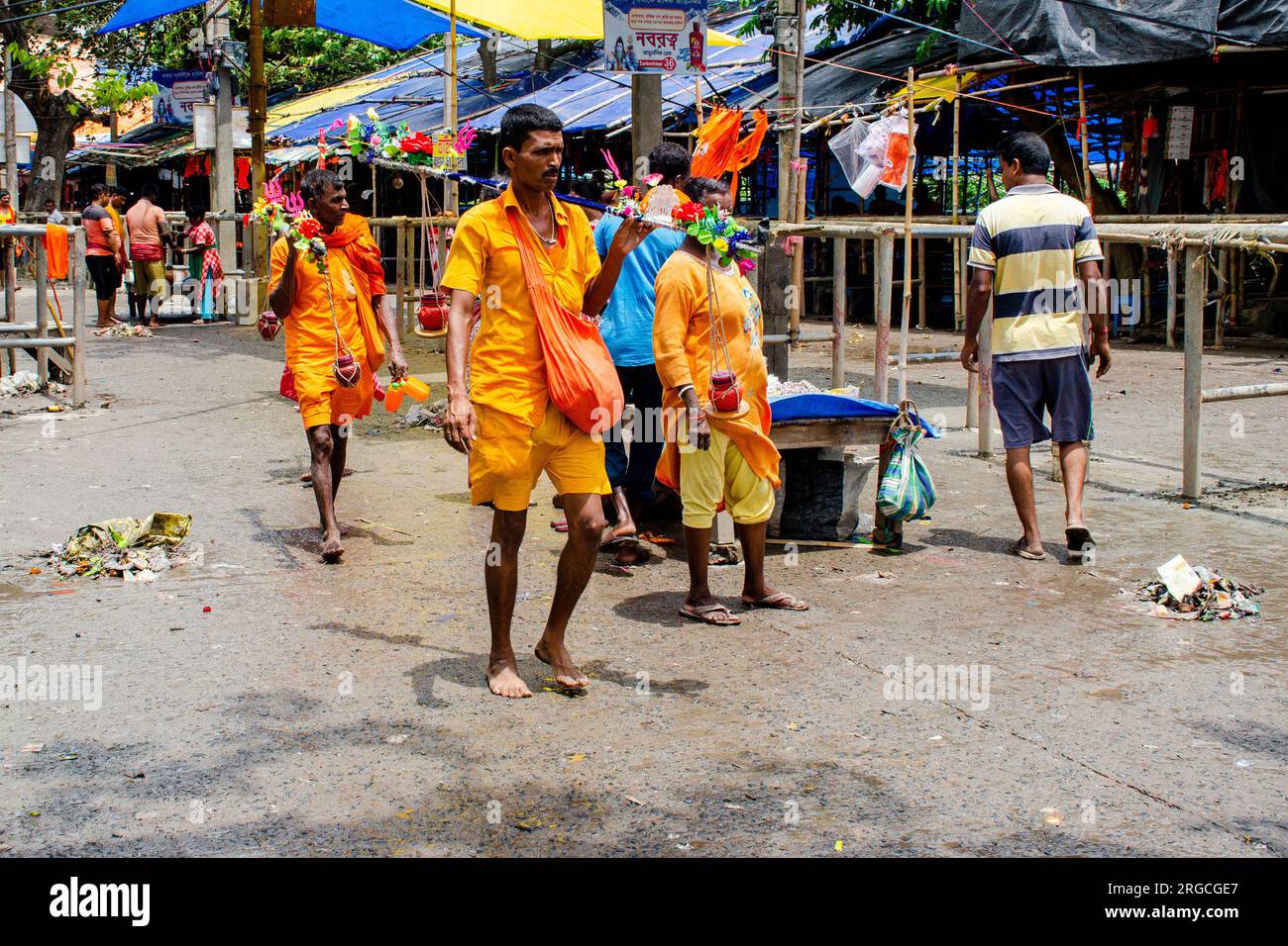 shiva-Anhänger während des shravan-Monats Stockfoto