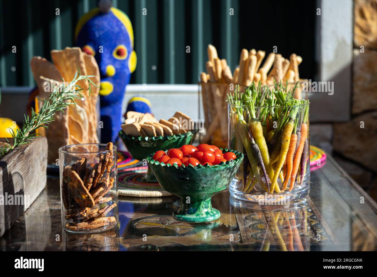 Cheese and Charcuterie Board von einem Catering-Service, der auf Veranstaltungen und Partys spezialisiert ist Stockfoto