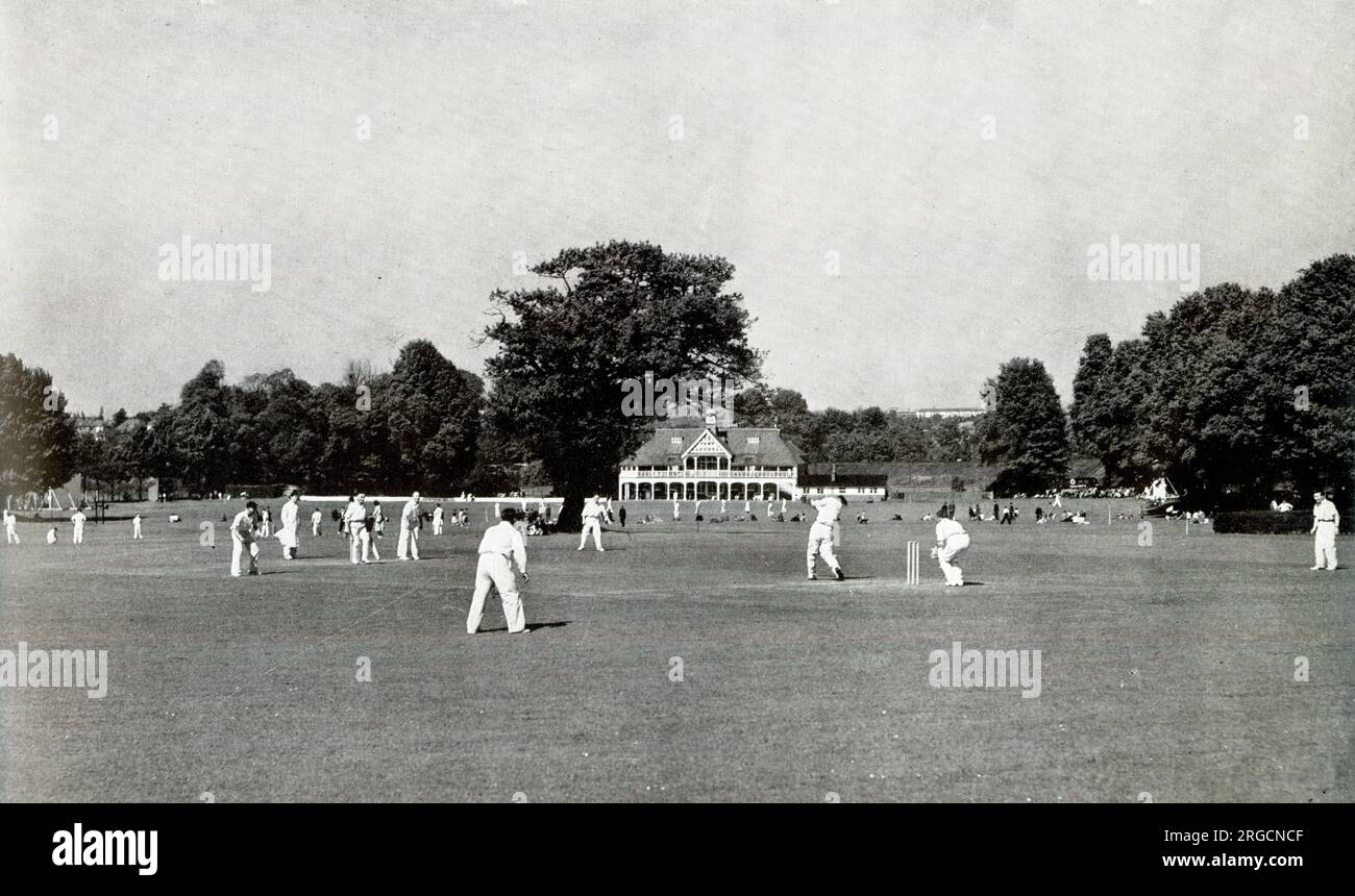 Cricket auf dem Athletics Ground der Imperial Tobacco Company, Knowle, Bristol Stockfoto