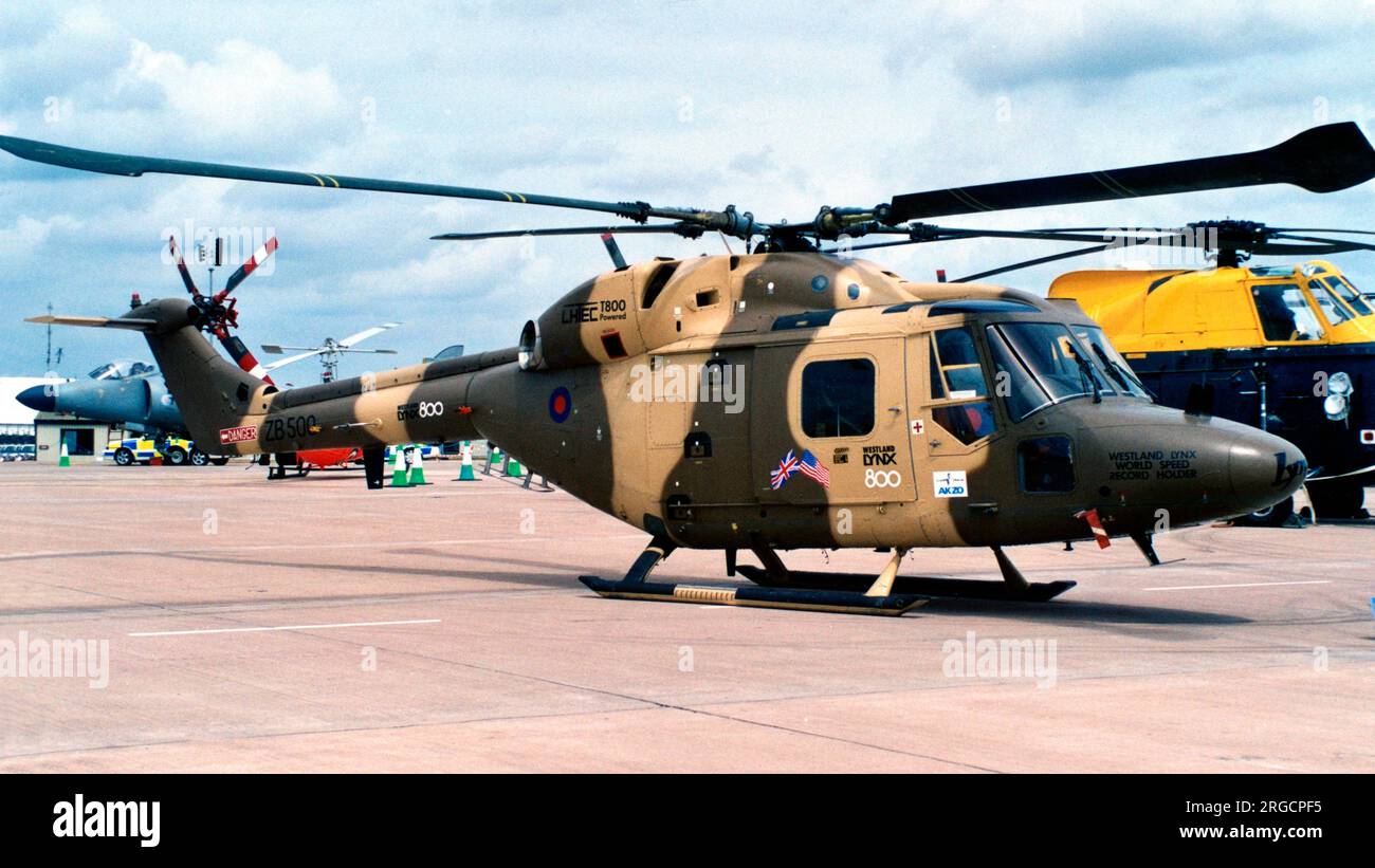 Westland Lynx 800 ZB500 (msn 102, ex G-LYNX, ex 'ZA500'), auf der Royal International Air Tattoo - RAF Fairford, 18. Juli 2003. Der schnellste Helikopter Weltrekordhalter, der schnellste reine Helikopter seit 1986. Am Abend des 11. August 1986 flog G-LYNX einen 15 km langen Kurs über die Somerset-Ebenen. Das Flugzeug erreichte eine Durchschnittsgeschwindigkeit von 400,87 km/h (249,10 mph), was es zum schnellsten Hubschrauber von worldâ€™machte. Stockfoto