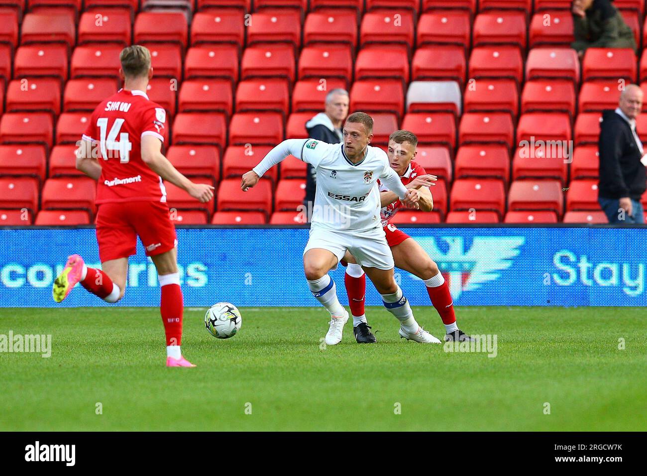 Oakwell Stadium, Barnsley, England - 8. August 2023 Luke Norris (9) of Tranmere Rovers being close marked by Jack Shepherd (41) of Barnsley - during the game Barnsley gegen Tranmere Rovers, EFL Cup, 2023/24, Oakwell Stadium, Barnsley, England - 8. August 2023 Kredit: Arthur Haigh/WhiteRosePhotos/Alamy Live News Stockfoto