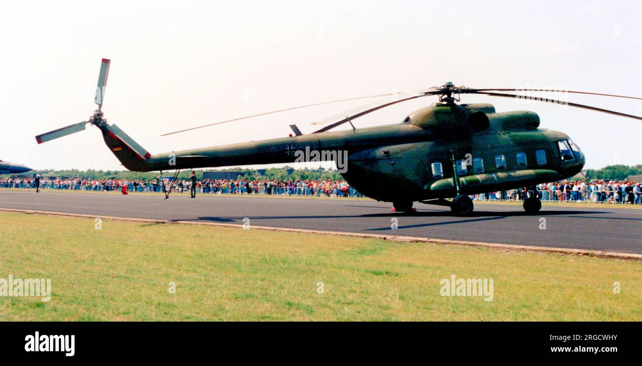 Luftwaffe - Mil Mi-8S 93+53 (msn 105108), im Gilze Rijen - Klu Open Dag am 20. Juni 1992 Stockfoto