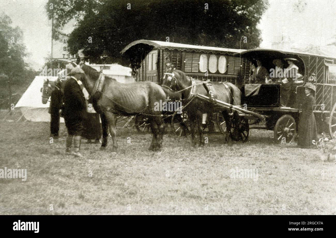 Sie verlassen den Caravan Club und treffen sich in Stratford auf Avon Stockfoto