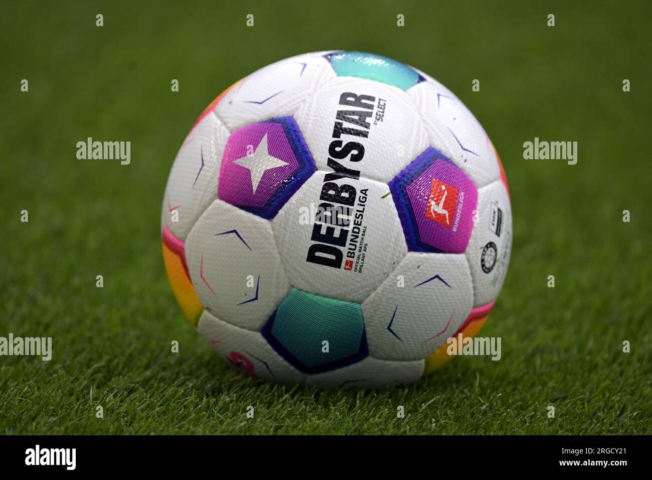 DORTMUND - Derbystar Select Ball Bundesliga Staffel 2023-2024 während des Freundschaftsspiels zwischen Borussia Dortmund und Ajax Amsterdam am 6. August 2023 im Signal Iduna Park in Dortmund. AP | niederländische Höhe | GERRIT VON KÖLN Stockfoto