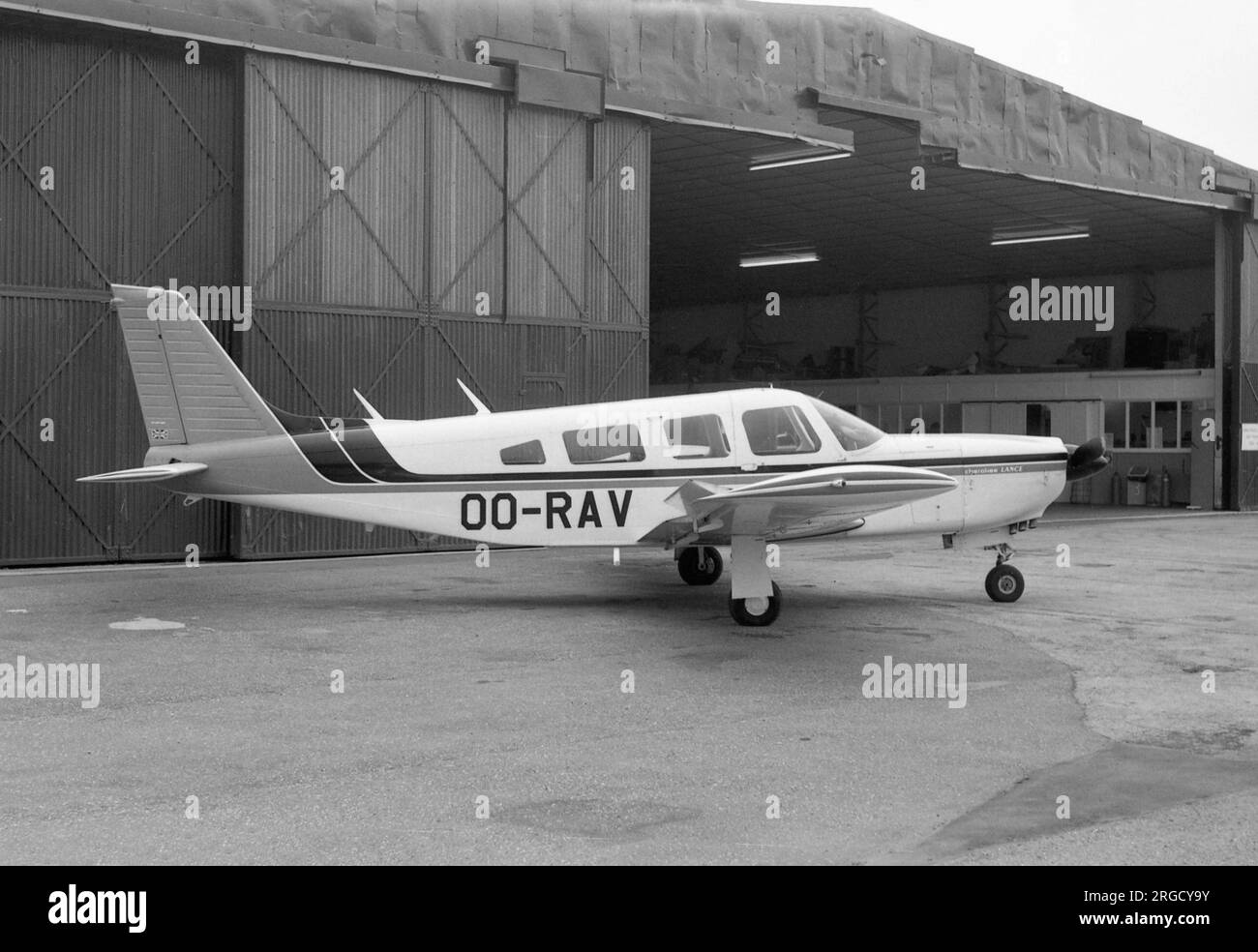 Piper PA-32 R-300 Cherokee Lance OO-RAV (msn 32R-7680031) Stockfoto