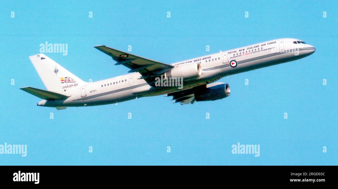 Royal New Zealand Air Force - Boeing 757-2K2 NZ7571 (msn 26633), auf der RAF Waddington Air Show am 29. Juni 2012. Stockfoto