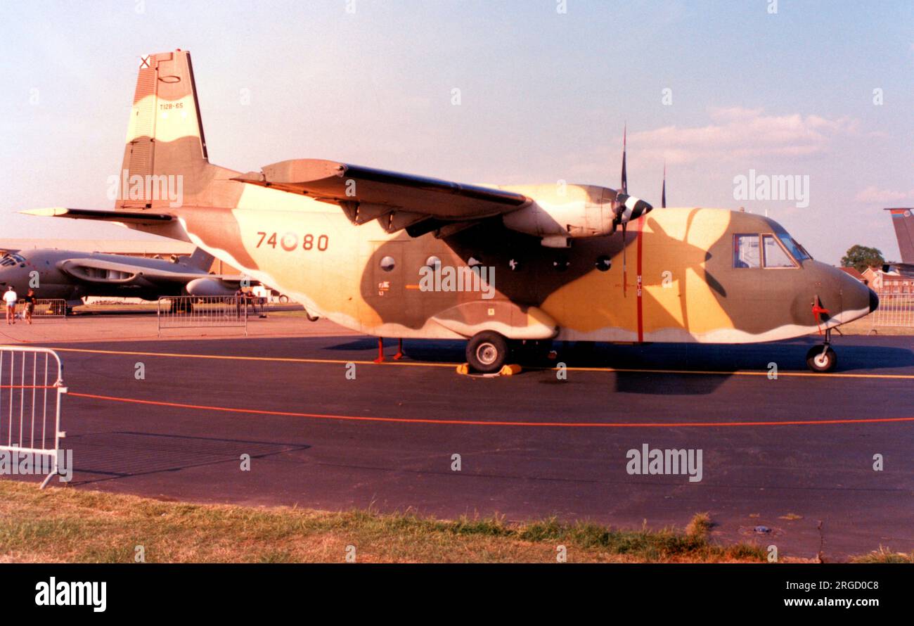 Fuerza Aerea Espanola - CASA C-212-100 Aviocar T.12B-65 - 74-80 (msn ABI-4-127), auf der Mildenhall Air Fete am 27. Mai 1989 (Fuerza Aerea Espanola - Spanische Luftwaffe). Stockfoto