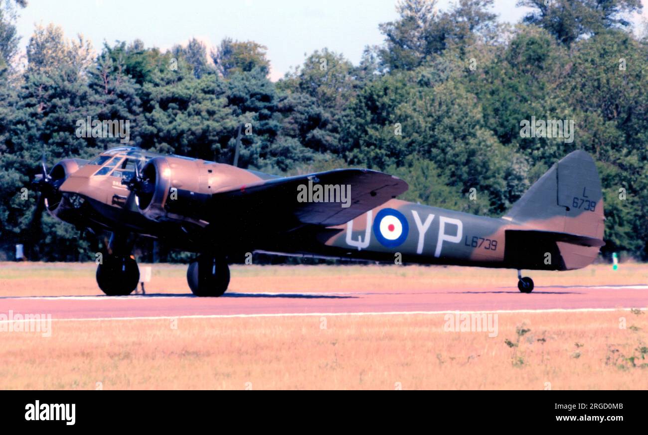 Bristol Bolingbroke IVT G-BPIV - L6739 - 'YP-Q', in Duxford, ausgestattet mit der kurzen Nase und dem Gewehrpack des Blenheim IF Nachtflugzeugs. Stockfoto