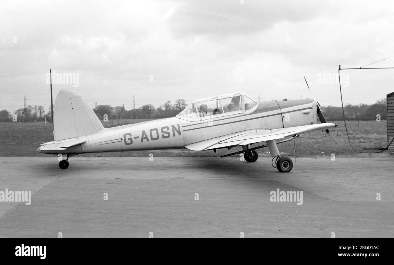 De Havilland DHC-1 Chipmunk 22 G-AOSN (msn C1/0026). Stockfoto