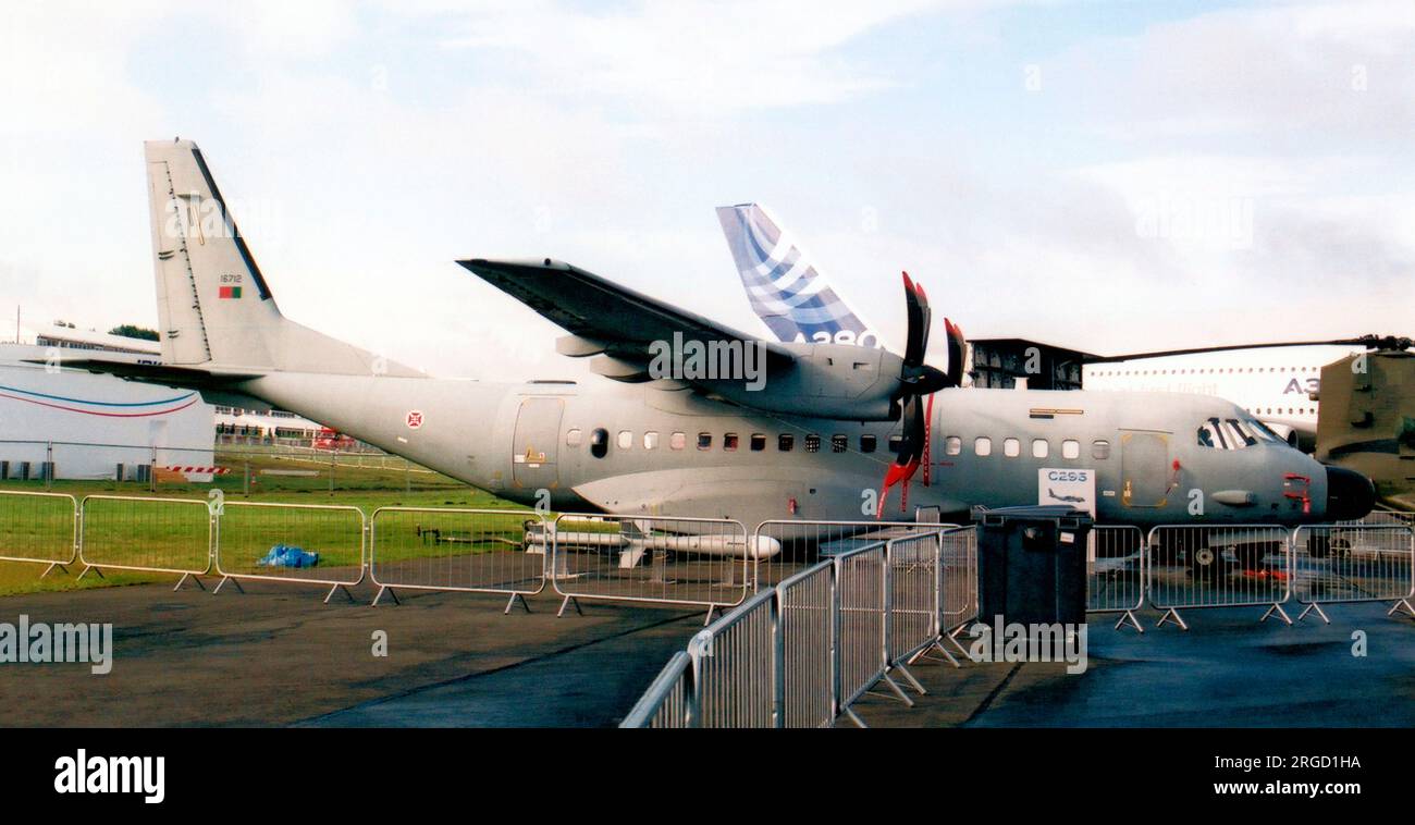 Forca Aerea Portuguesa - CASA C-295MPA Persuader 16712 (msn S-065), auf der 2012. SBAC Farnborough Airshow am 15. Juli 2012 (Forca Aerea Portuguesa - Portugiesische Luftwaffe) Stockfoto