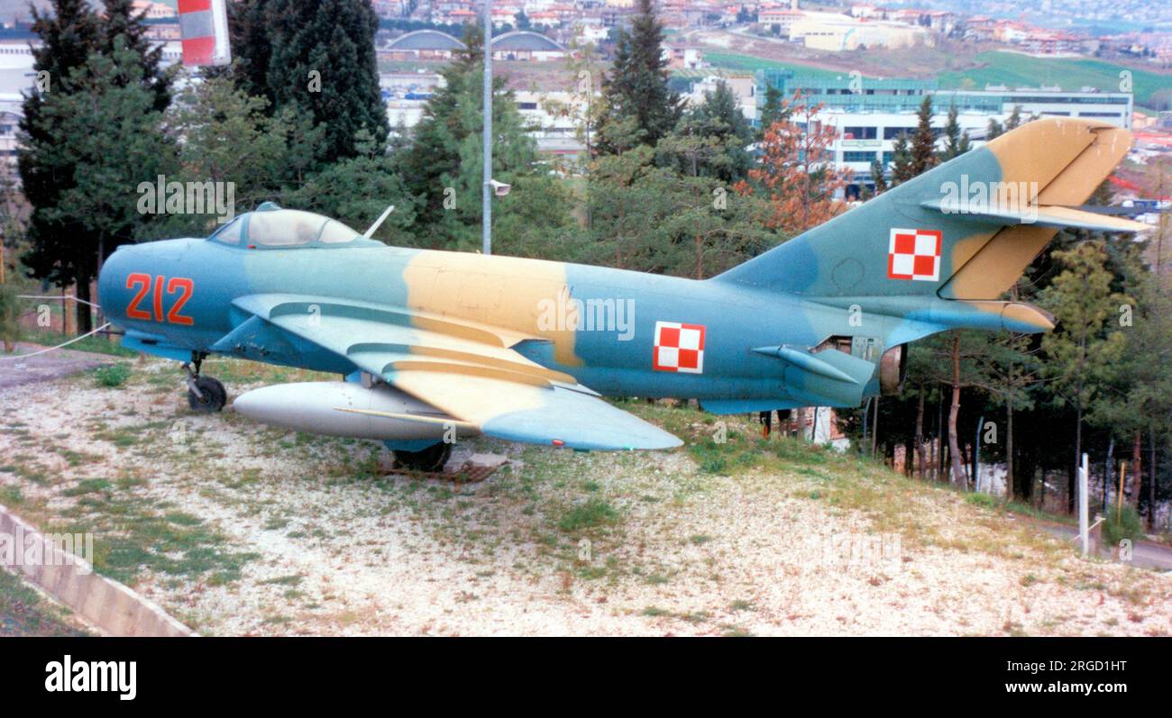 WSK-Mielec Lim-6bis 212 (msn 1F-0212), ausgestellt im Museo dell'aviazione di Rimini. Stockfoto