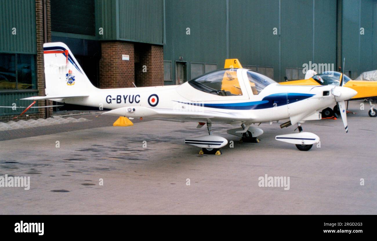 Grob G-115E Tutor G-BYUC (msn 82088/E), betrieben von VT Aerospace Ltd., für die Royal Air Force University Air Squadrons und Air Experience Aufgaben. Stockfoto