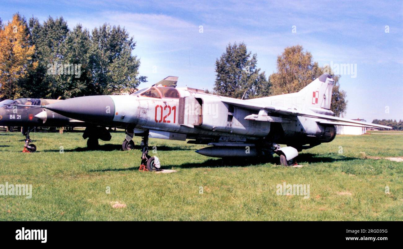 Mikoyan-Gurevich MiG-23UB 021 (msn A1037621), ausgestellt im Muzeum Sil Powietrznych, Deblin. Stockfoto