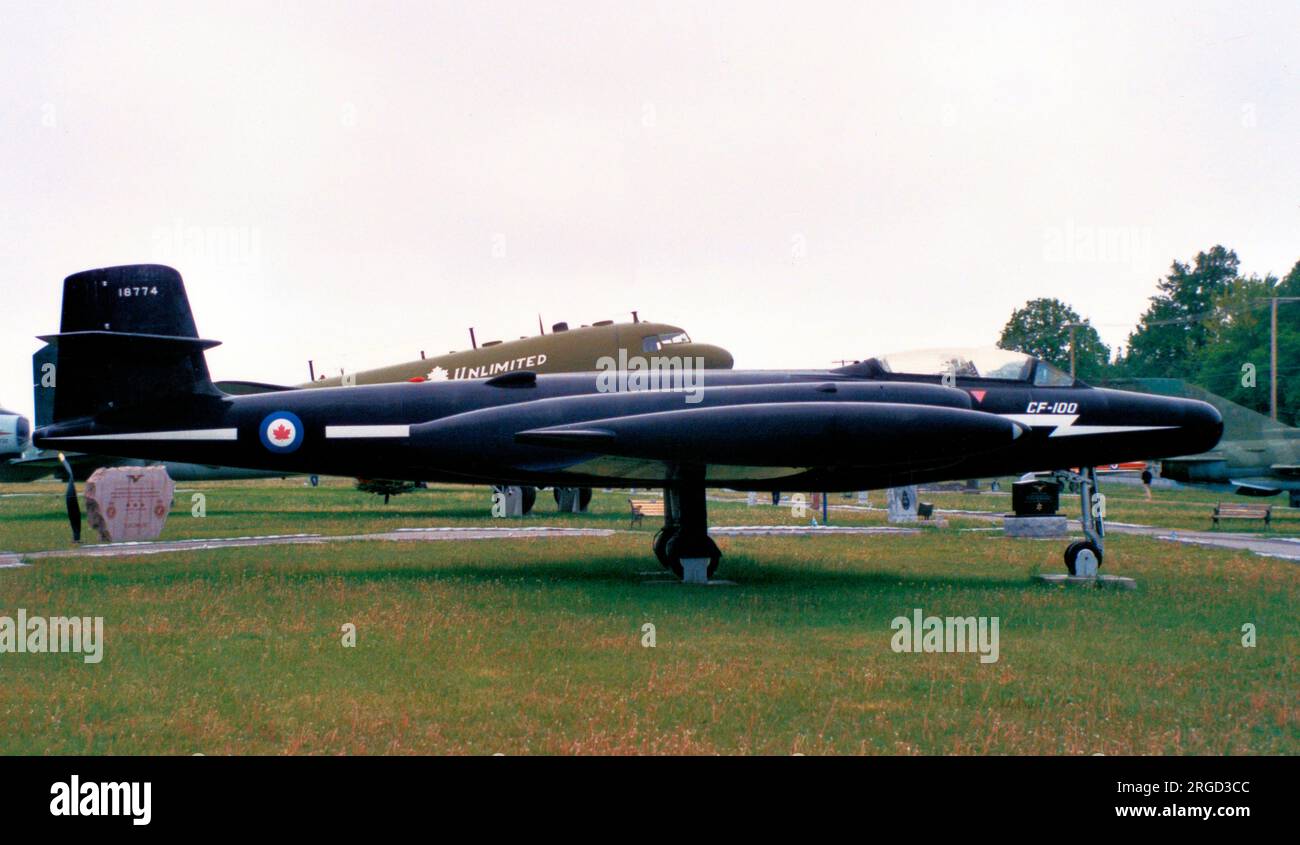 Avro Canada CF-100 Mk.5 Canuck 18774 (msn C-100/5/674, auch 100774), im kanadischen National Air Force Museum, Trenton. Stockfoto