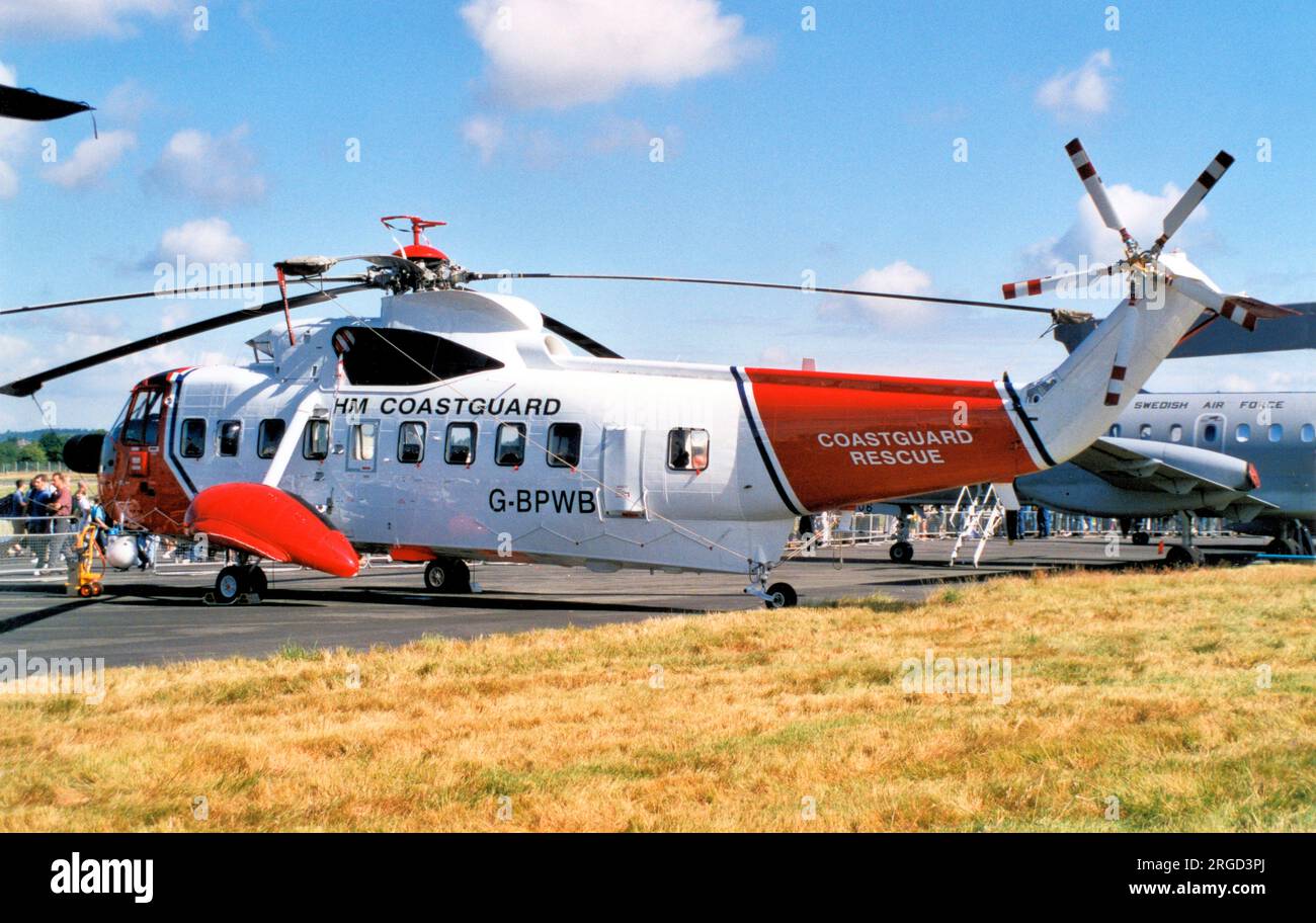 Her Majesty's Coastguard - Sikorsky S-61N G-BPWB (msn 61-822), betrieben von Bristow Helicopters Ltd., auf der SBAC Farnborough Airshow am 16. Juli 2000 Stockfoto