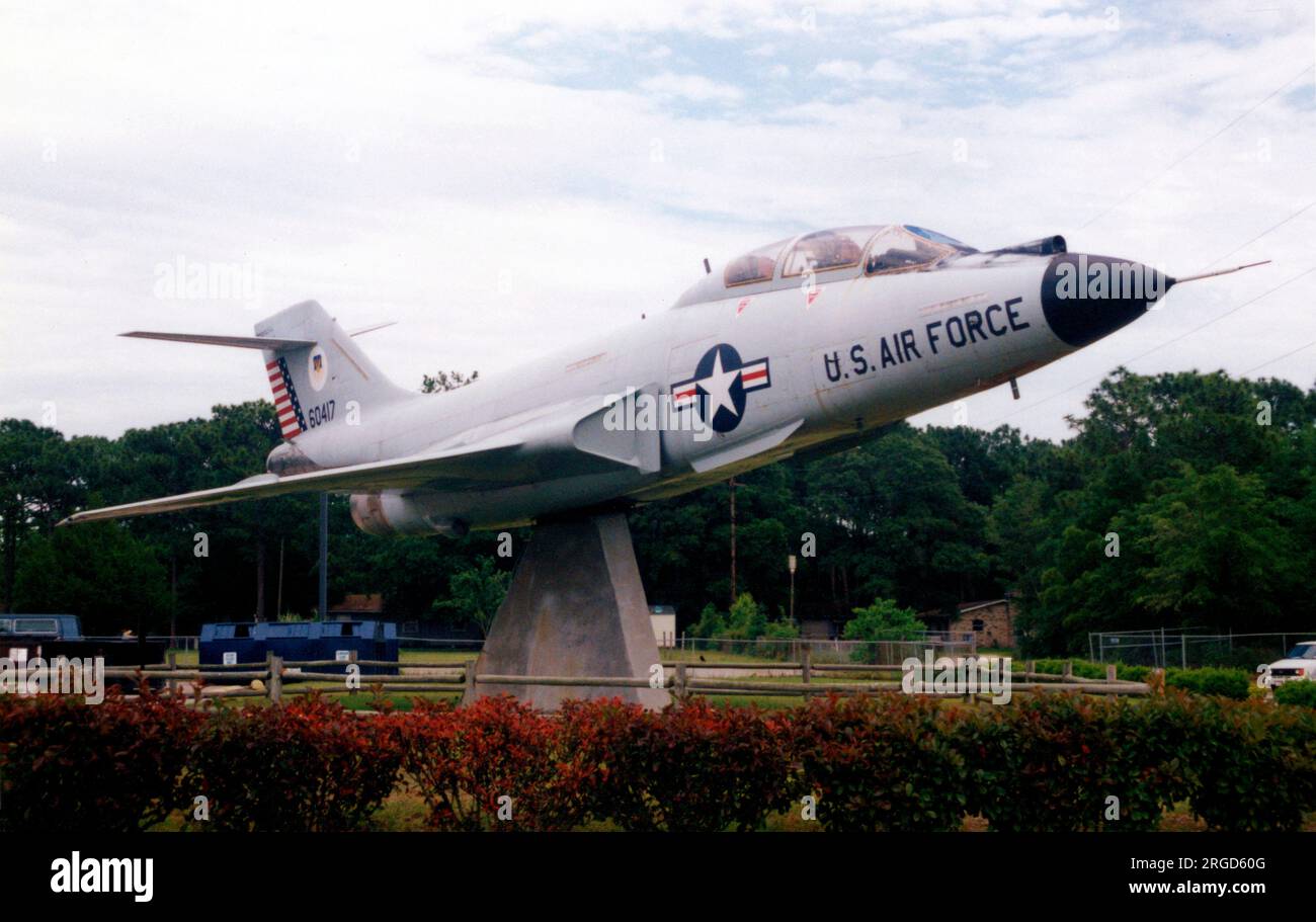 McDonnell F-101B-100-MC Voodoo 57-0417 - '60417' (msn 595), ausgestellt vor dem Callaway Sports Complex, Callaway, Panama City, FL. (Aus unbekanntem Grund ist diese mit Seriennummer 60417 lackiert) Stockfoto