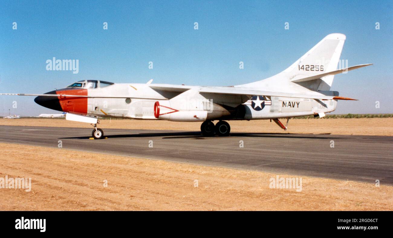 United States Navy - Douglas NRA-3B Skywarrior 142256 (MSN 12071), betrieben von Westinghouse für die Sonobuoieentwicklung. Stockfoto