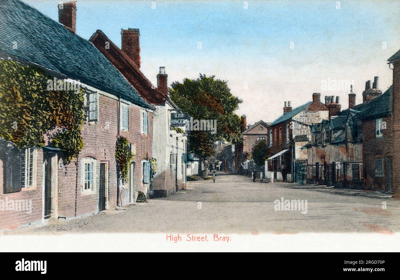 High Street, Bray, Berkshire. Dieser denkmalgeschützte Pub wird heute von Heston Blumenthal (3 Michelin-Sterne) als Restaurant Fat Duck genutzt. Stockfoto