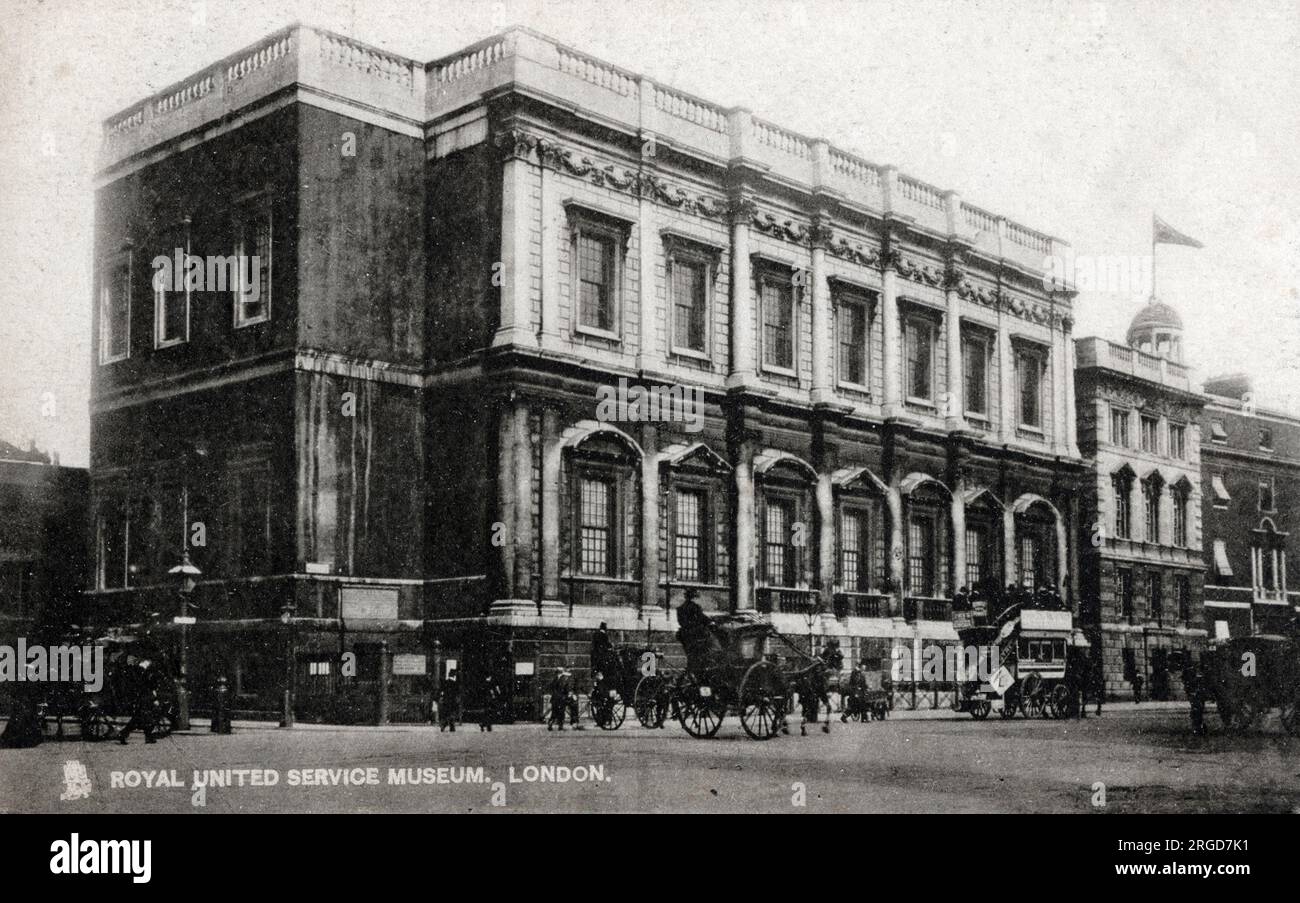 Das Banketthaus, Whitehall, City of Westminster, London. Der großartigste und bekannteste Überlebende des architektonischen Genres der Banketthäuser und der einzige große noch erhaltene Teil des Palastes von Whitehall. Wichtig in der Geschichte der englischen Architektur als erstes Bauwerk, das im klassischen Stil der palladianischen Architektur fertiggestellt wurde - entworfen von Inigo Jones in einem von Andrea Palladio beeinflussten Stil. Das Royal United Service Museum zog 1895 in die Banketthalle in Whitehall und einige weitere Gebäude daneben um. Der Bankettsaal wurde später vom Gouverneur zurückerobert Stockfoto