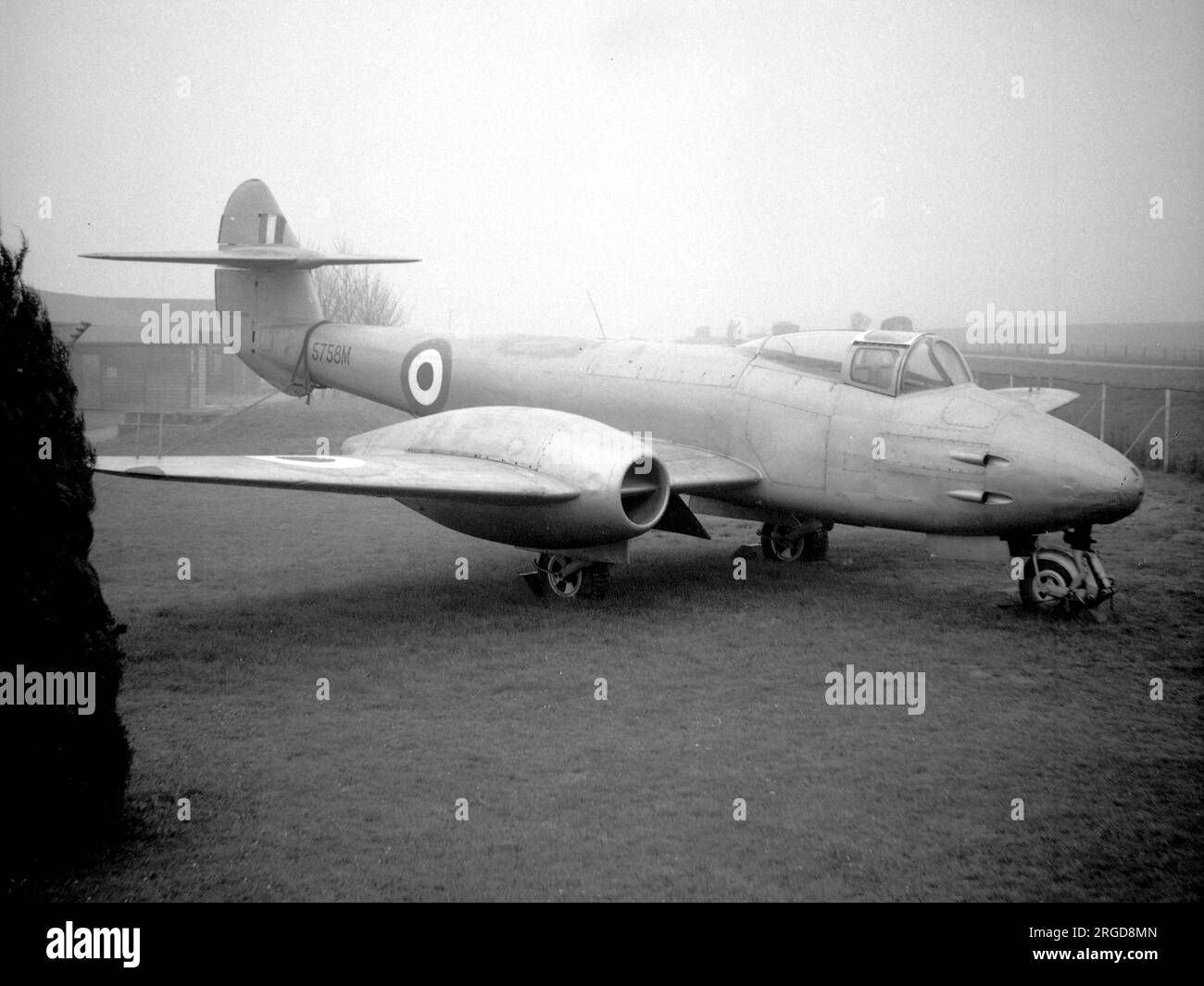 Gloster F.9/40 5758M / DG202/G, der erste der neun F.9/40s, die dem Gloster Meteor vorausgingen, auf der RAF Yatesbury am 31. März 1958. Stockfoto