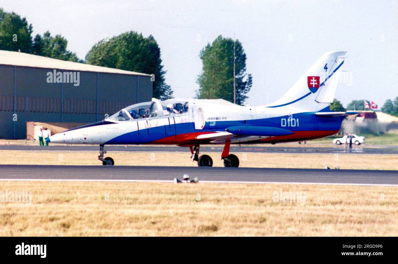 Slowakische Luftwaffe - Aero L-39C Albatros 0101 / Nummer 4 (msn 240101) des Ausstellungsteams White Albatros, auf der RAF Fairford am 22 July1995 für das Royal International Air Tattoo. Stockfoto