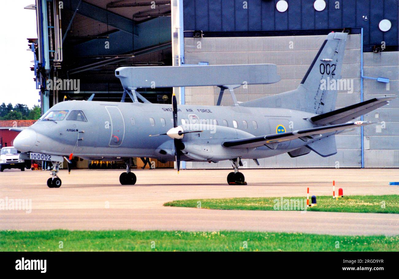 Flygvapnet - SAAB S100B Argus 100002 / 002 (msn 340-342 340AEW), auf der SBAC Farnborough Airshow am 26. Juli 2000. (Flygvapnet - Schwedische Luftwaffe) Stockfoto