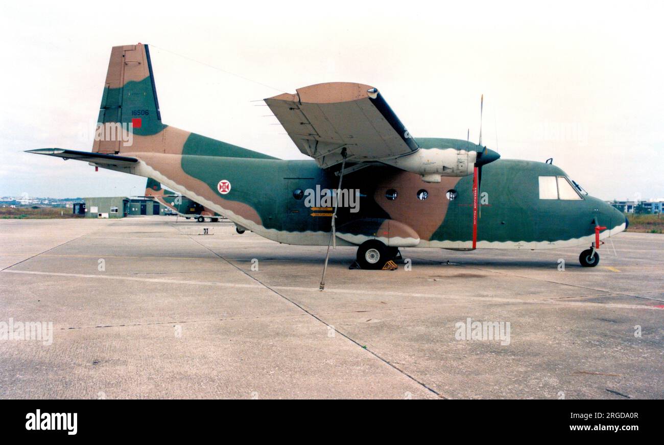 ForÃ Aerea Portuguesa - CASA C-212-100 ECM Aviocar 16506 (msn 14), vom 502 Esquadron. (ForÃ Aerea Portuguesa - portugiesische Luftwaffe) Stockfoto