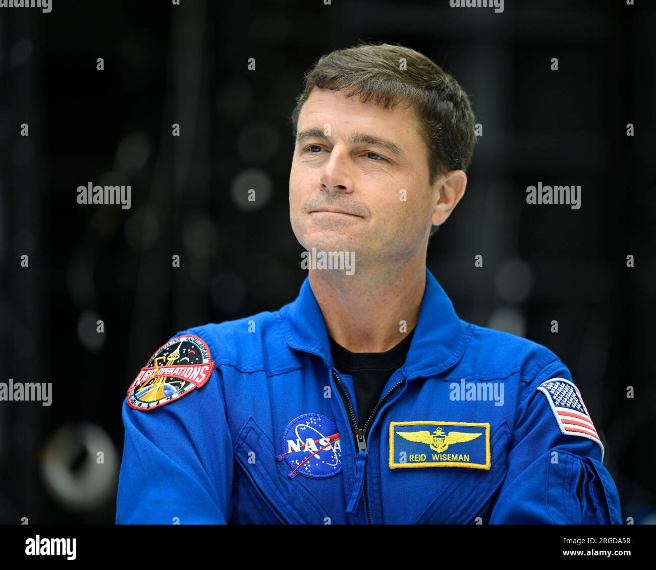 Der Artemis II Commander der NASA Reid Wiseman beantwortet Fragen aus den Medien, während er das Orion Raumschiff besucht und sich auf seine für Ende 2024 geplante Mission vorbereitet. Foto: Joe Marino/UPI Credit: UPI/Alamy Live News Stockfoto