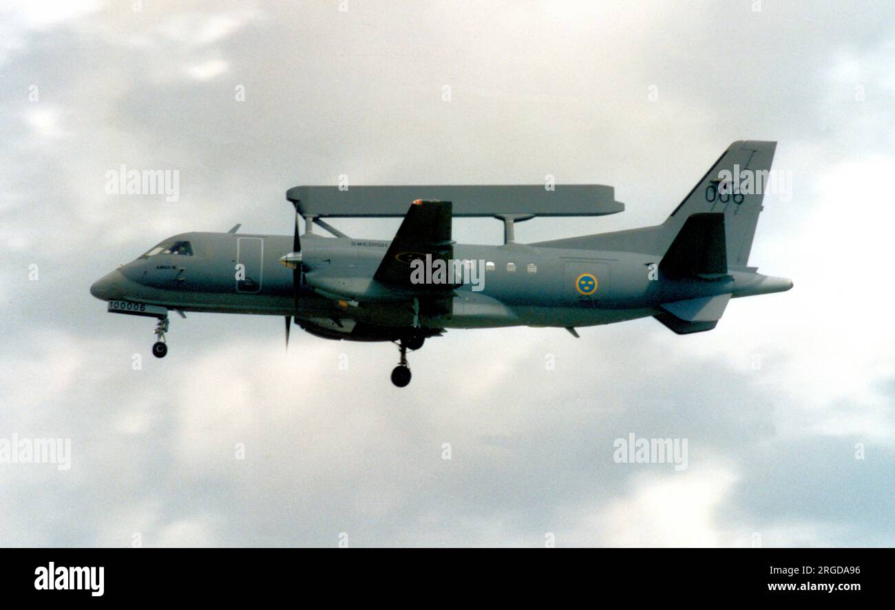Flygvapnet - SAAB S100B Argus 100006 / 006 (msn 340B-431 340AEW), auf der SBAC Farnborough Airshow am 26. Juli 2000. (Flygvapnet - Schwedische Luftwaffe) Stockfoto