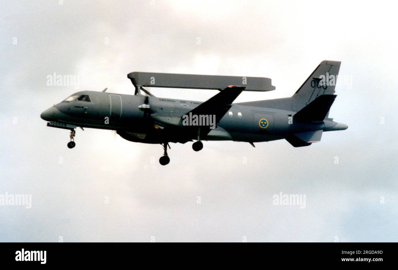 Flygvapnet - SAAB S100B Argus 100006 / 006 (msn 340B-431 340AEW), auf der SBAC Farnborough Airshow am 26. Juli 2000. (Flygvapnet - Schwedische Luftwaffe) Stockfoto