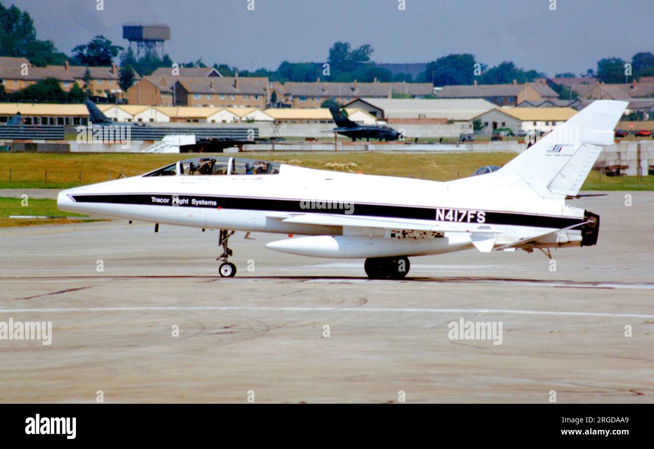 Nordamerikanische F-100F-10-NA Super Sabre N417FS (MSN 243-118, ex 63842, ex 56-3842, ex N32511) von Tracor Flight Systems, Wittmundhafen ab, Deutschland. Stockfoto