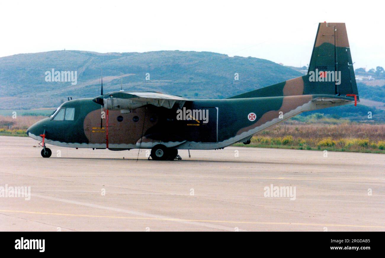 ForÃ Aerea Portuguesa - CASA C-212-100 ECM Aviocar 16506 (msn 14), vom 502 Esquadron. (ForÃ Aerea Portuguesa - portugiesische Luftwaffe) Stockfoto