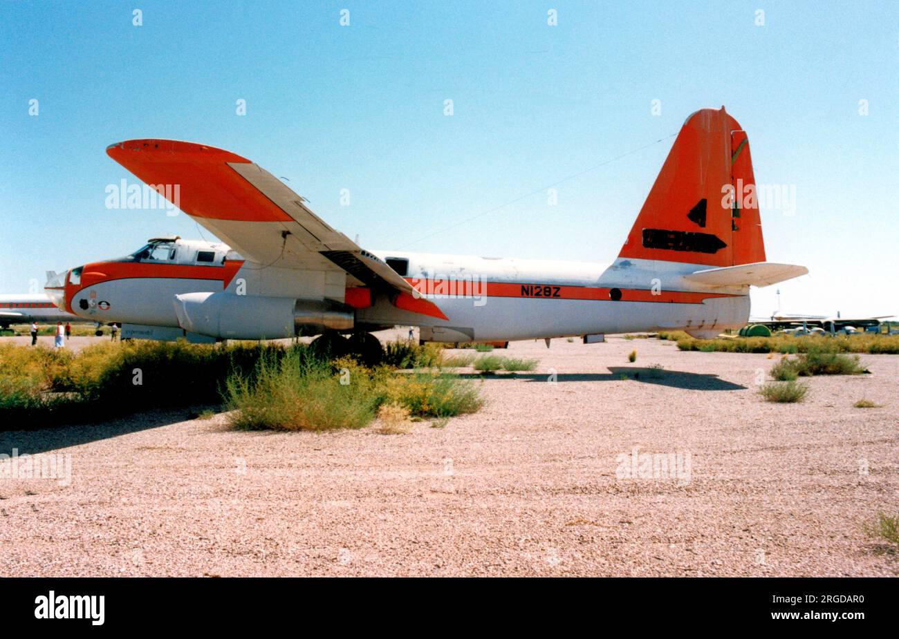 Lockheed EP-2E Neptune N126Z / 'N128Z' (MSN 426-5044, ex 124904, P2V-5F) von USFS bei Marana AZ. Stockfoto
