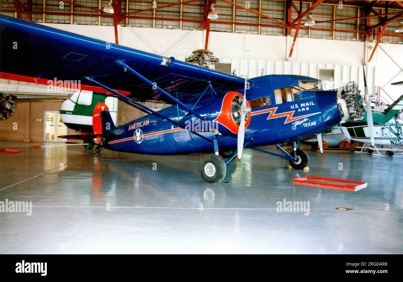 Stinson SM-6000-B N11153 (msn 5021), in der Evergreen Heritage Collection, Marana, AZ Stockfoto