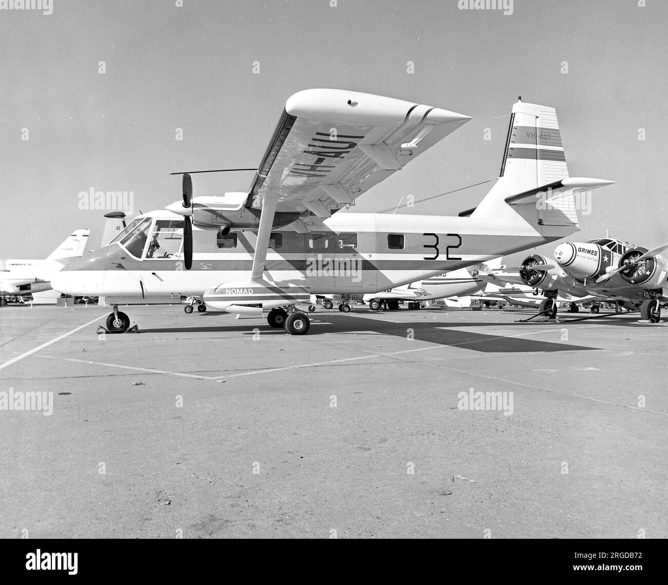 Staatliche Flugzeugfabriken GAF N-22 Nomad VH-AUI (msn 1), der erste Nomad, in Le Bourget für die Paris Air Show im Juni 1975, mit Airshow Serie '32'. Dieses Flugzeug wurde am 26. Oktober 1975 am Mazatlan Airport, Mexiko, wegen eines Vorfalls am Boden abgeschrieben. Stockfoto