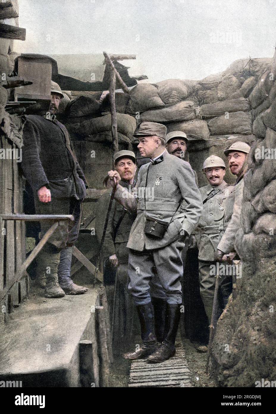 Jean-Jacques Waltz (23. Februar 1873, Colmar - 10. Juni 1951), auch bekannt als "Oncle Hansi", oder einfach "Hansi" ("Little John"), französischer Künstler elsässischen Ursprungs, der 1915 in einem französischen Graben abgebildet wurde. Er war ein überzeugender pro-französischer Aktivist und ist berühmt für seine süßen Zeichnungen, von denen einige harte Kritik an den Deutschen der damaligen Zeit enthalten. Er war auch ein französischer Held des 1. Und des 2. Weltkriegs. Bei Kriegsausbruch wurde er wegen seiner Karikaturen deutscher Soldaten und Polizisten inhaftiert. Stockfoto