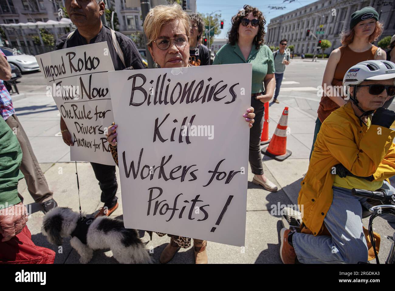 San Francisco, Kalifornien, USA, 07/08/2023, Demonstranten halten