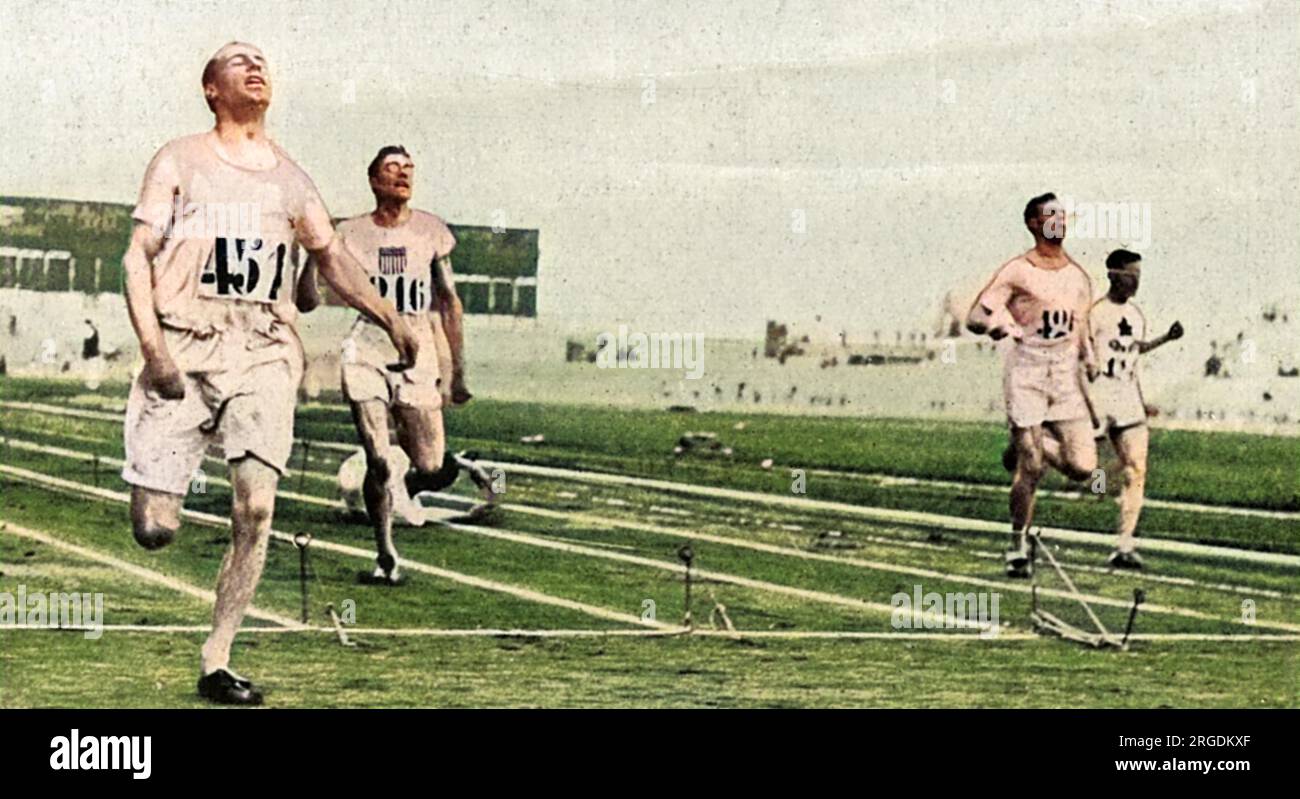 Ende des 400-Meter-Finales bei den Olympischen Spielen 1924 in Paris, wobei Schotte, Eric Liddell, zuerst die Ziellinie überqueren. Liddell wurde berühmt in dem Film "Streitwagen des Feuers". Stockfoto