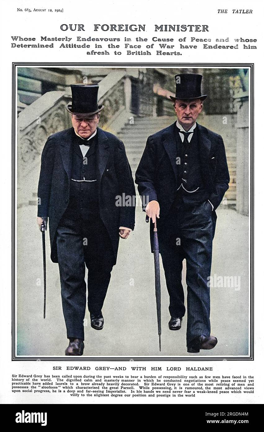 Lord Haldane (Lordkanzler, ehemaliger Außenminister für Krieg) und Sir Edward Grey (Außenminister) auf dem Weg zu einem Kabinettstreffen während der Krise vor dem Ersten Weltkrieg. Stockfoto