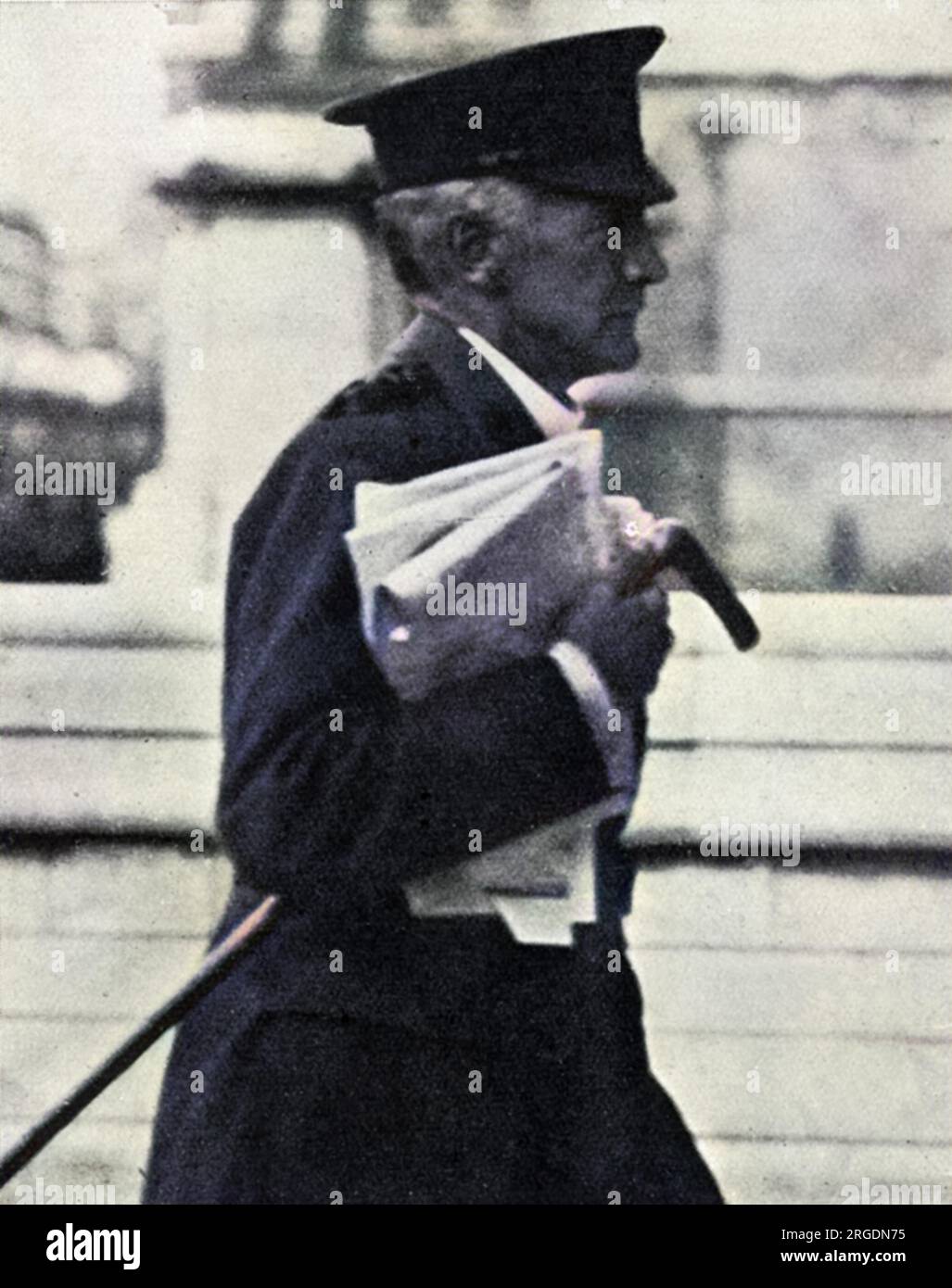 Arthur Foley Winnington-Ingram (1858–1946), Bischof von London, trägt die Uniform der Rifle Brigade, an der er 1914 als Kaplan befestigt war. Er war in den ersten Monaten des Ersten Weltkriegs ein effektiver und unermüdlicher Rekrutierer von Freiwilligen. 1915 besuchte er die Westfront, 1916 die Grand Fleet bei Rosyth und Scapa Flow und 1918 Salonica. Er glaubte fest an die gerechte Ursache des Krieges und sprach unermüdlich gegen deutsche Gräueltaten bis hin zu Xenophoba. Asquith kommentierte, dass Winnington-Ingramms Ansichten "oberflächlicher Jingoismus" seien. Die Stockfoto