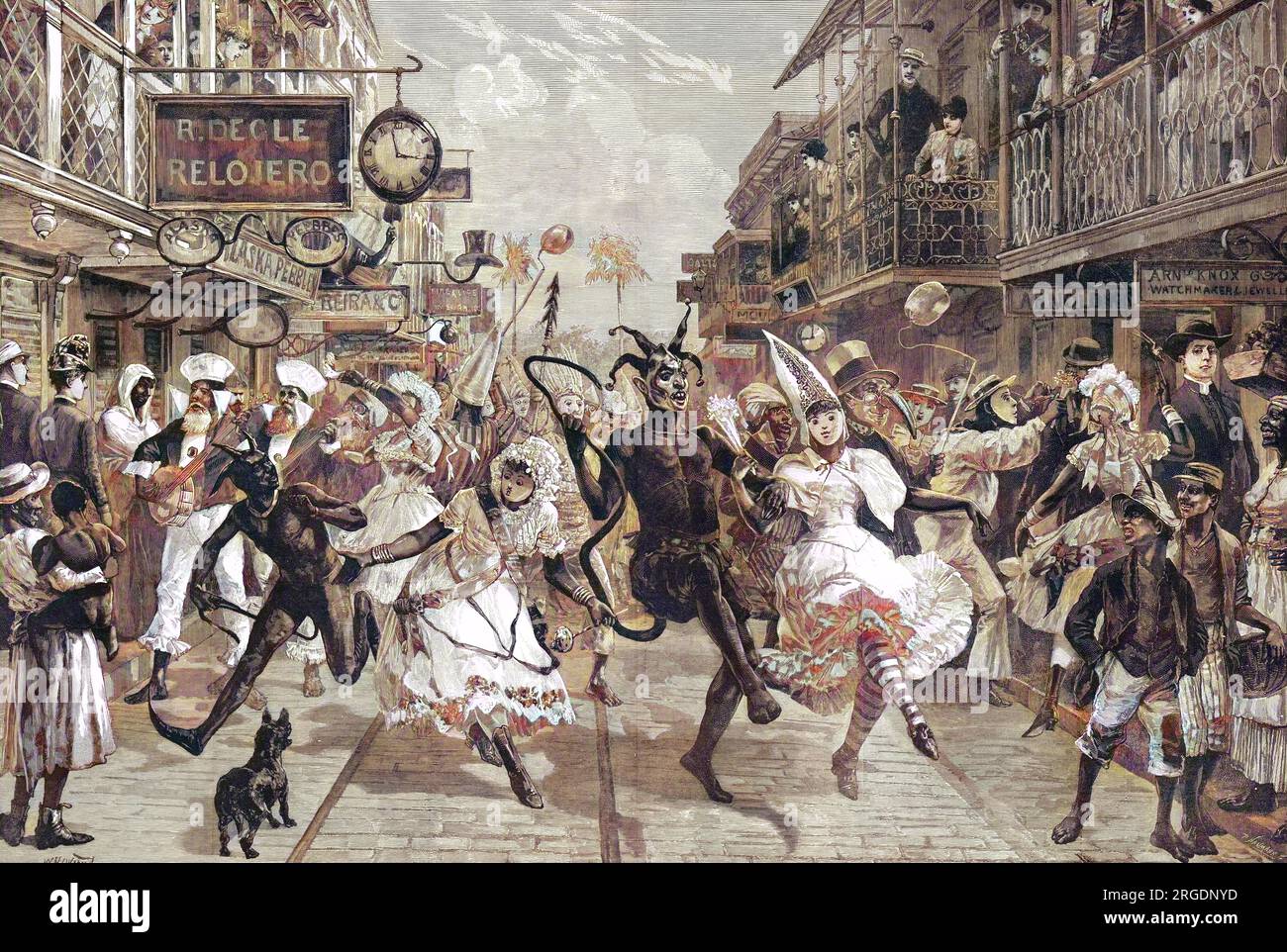 Der Karneval im Hafen von Spanien, Trinidad, 1888. Die Leute kleiden sich schick durch die Straße, manche spielen Banjos, andere wühlen, was wie Blasen auf Stöcken aussieht. Eher konservativ gekleidete Leute beobachten vom Bürgersteig und von Balkonen über der Straße aus. Stockfoto