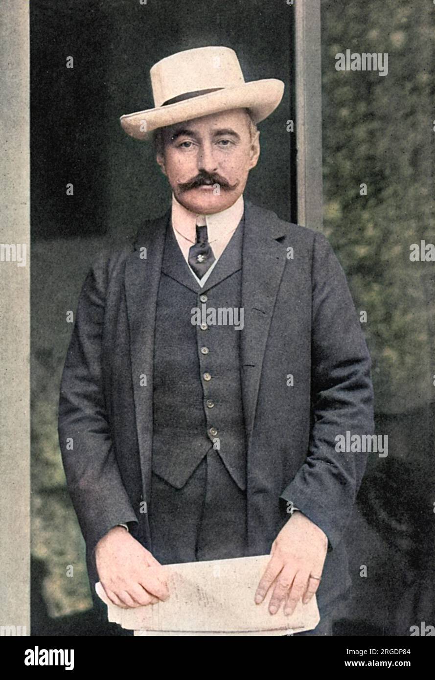 Graf Albert Mensdorff-Pouilly-Diechstrichstein (1861-1945), österreichisch-ungarischer Botschafter in London zum Zeitpunkt des Ausbruchs des Ersten Weltkriegs. Er war ein fähiger Diplomat und beliebt in den aristokratischen Kreisen Londons und war mit König Edward VII (dem er zweiter Cousin war) befreundet. und König George V. Er wurde während der Krise im Juli 1914 nicht vollständig über österreichische Pläne informiert und musste London nach der Kriegserklärung am 12. August 1914 schließlich verlassen. Stockfoto