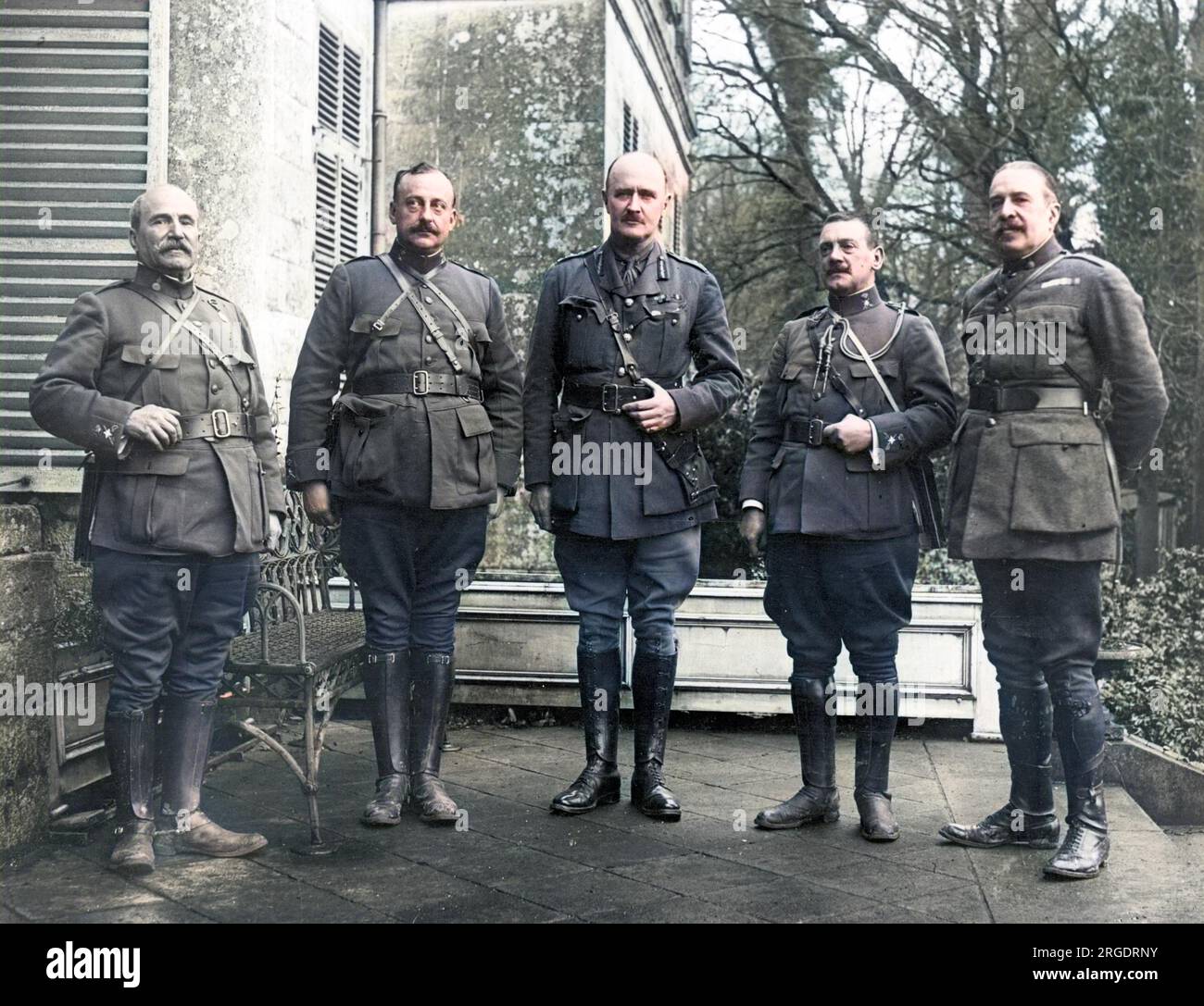 Besuch spanischer Generäle an der Westfront im Ersten Weltkrieg. General Sir Edmund Allenby, britischer Befehlshaber der 3. Armee (im Zentrum), mit unbekannten spanischen Generälen im Chateau Bryas (jetzt Brias) im März 1917. Stockfoto