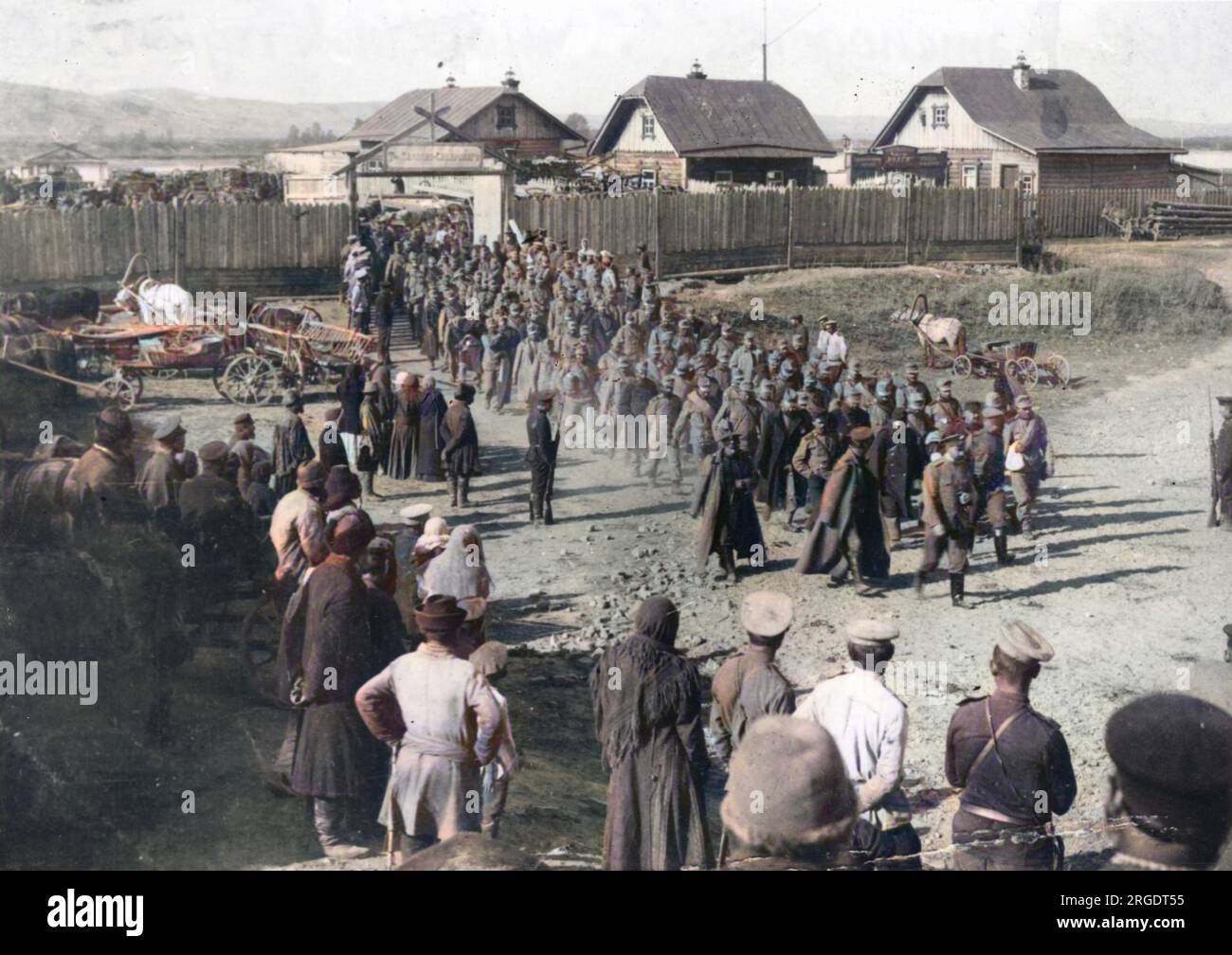Die ersten österreichischen Kriegsgefangenen (überwiegend tschechische) kommen während des Ersten Weltkriegs in USt-Kamenogorsk (Region Semipalatinsk) an der Ostfront (jetzt in Kasachstan) an. Stockfoto