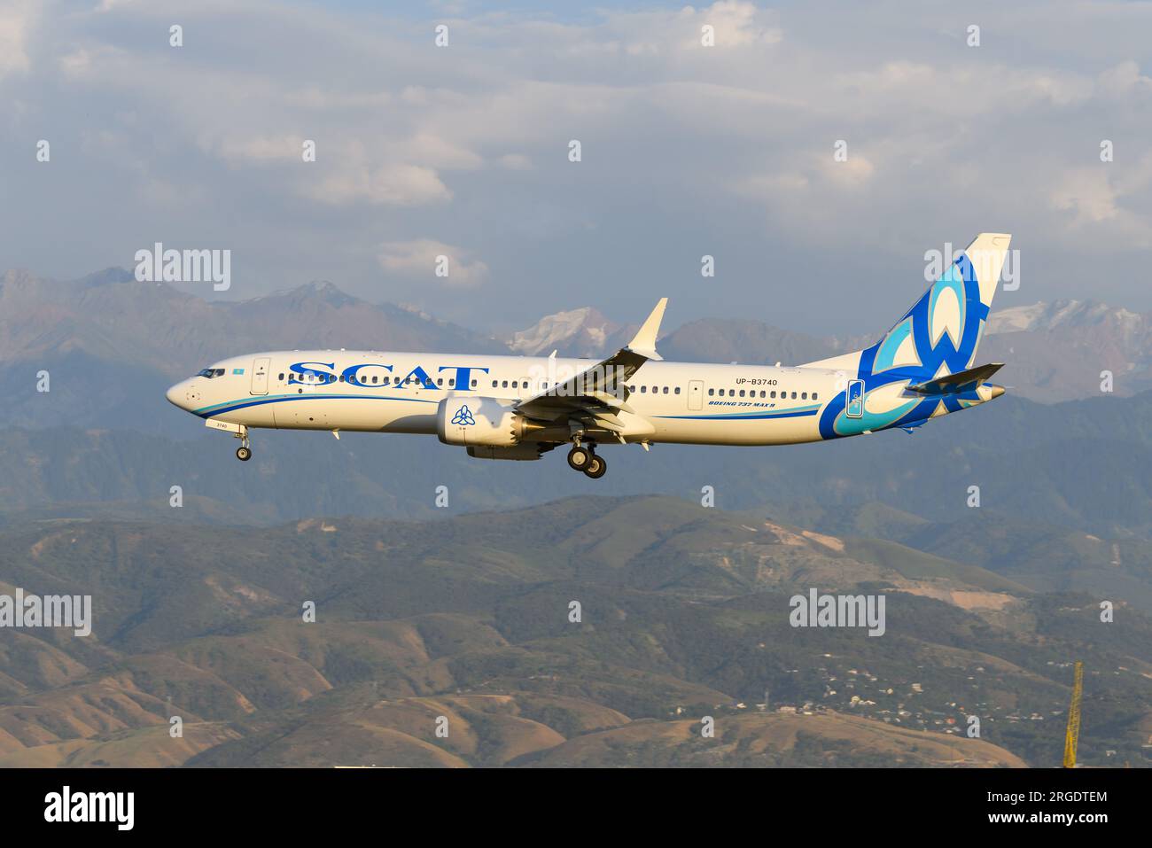SCAT Airlines Boeing 737 Max Landung in Almaty Flughafen in Kasachstan