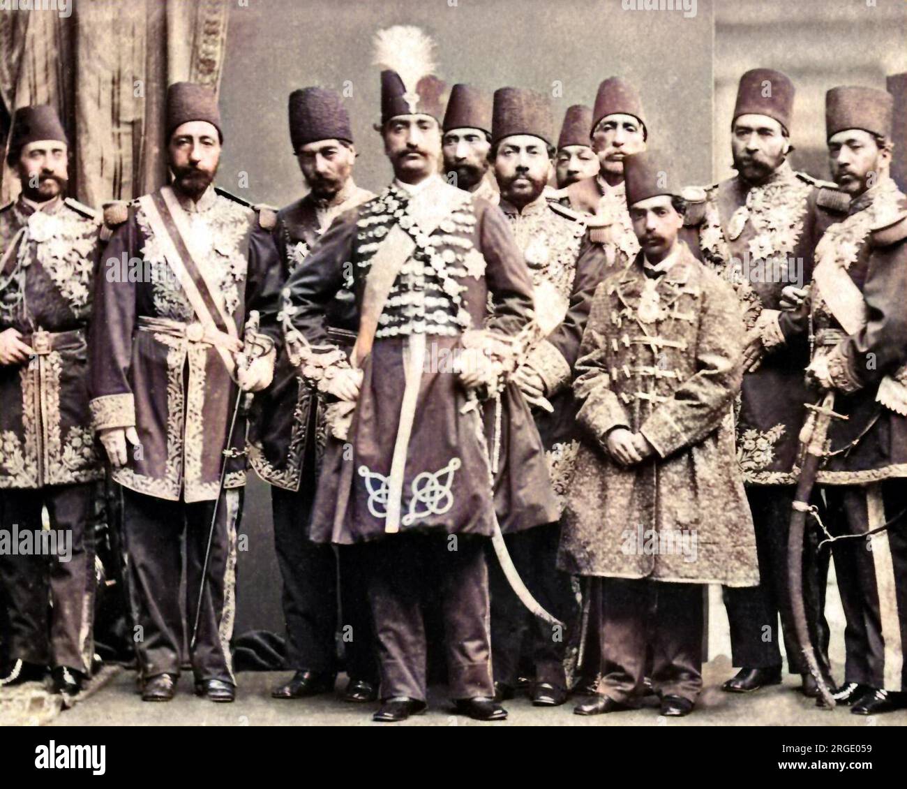 Gruppenfoto von Würdenträgern bei einem Besuch des britischen Schahs von Persien, Nasr-Ed-DIN (Nasser al-DIN Shah Qajar) (1831-1896), hier im Zentrum zu sehen. Stockfoto