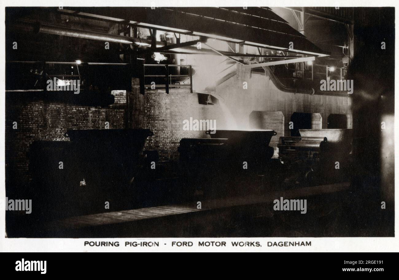 Ich gieße Pig-Iron bei den Ford Motor Works, Dagenham, East London Stockfoto