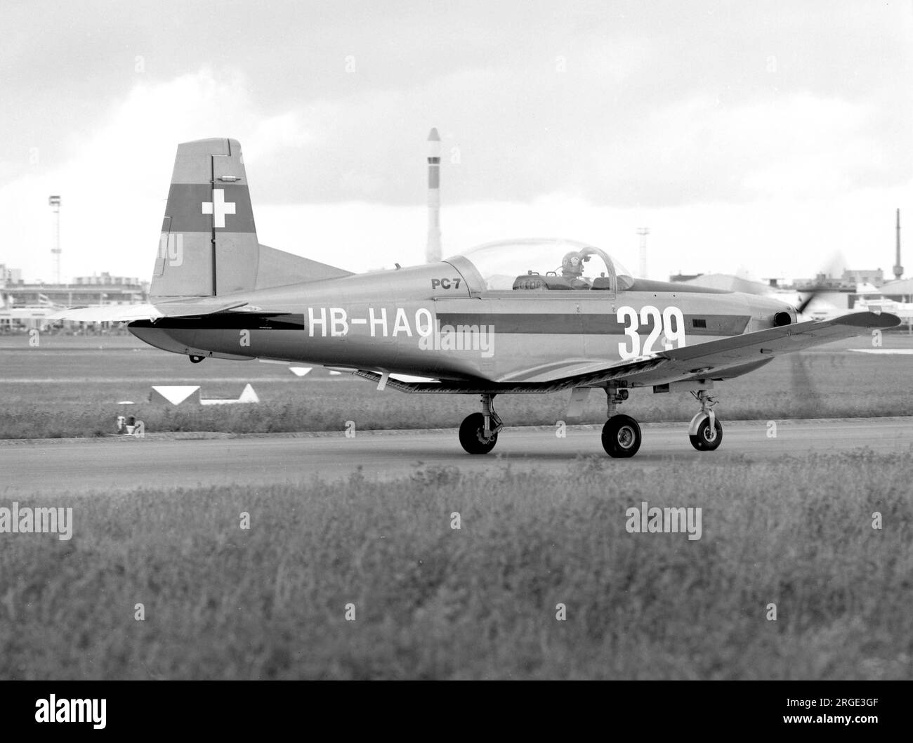 Pilatus PC-7 Turbo-Trainer HB-HAO (msn 101), auf der Paris Air Show im Juni 1979, mit der Serie „329“. Stockfoto